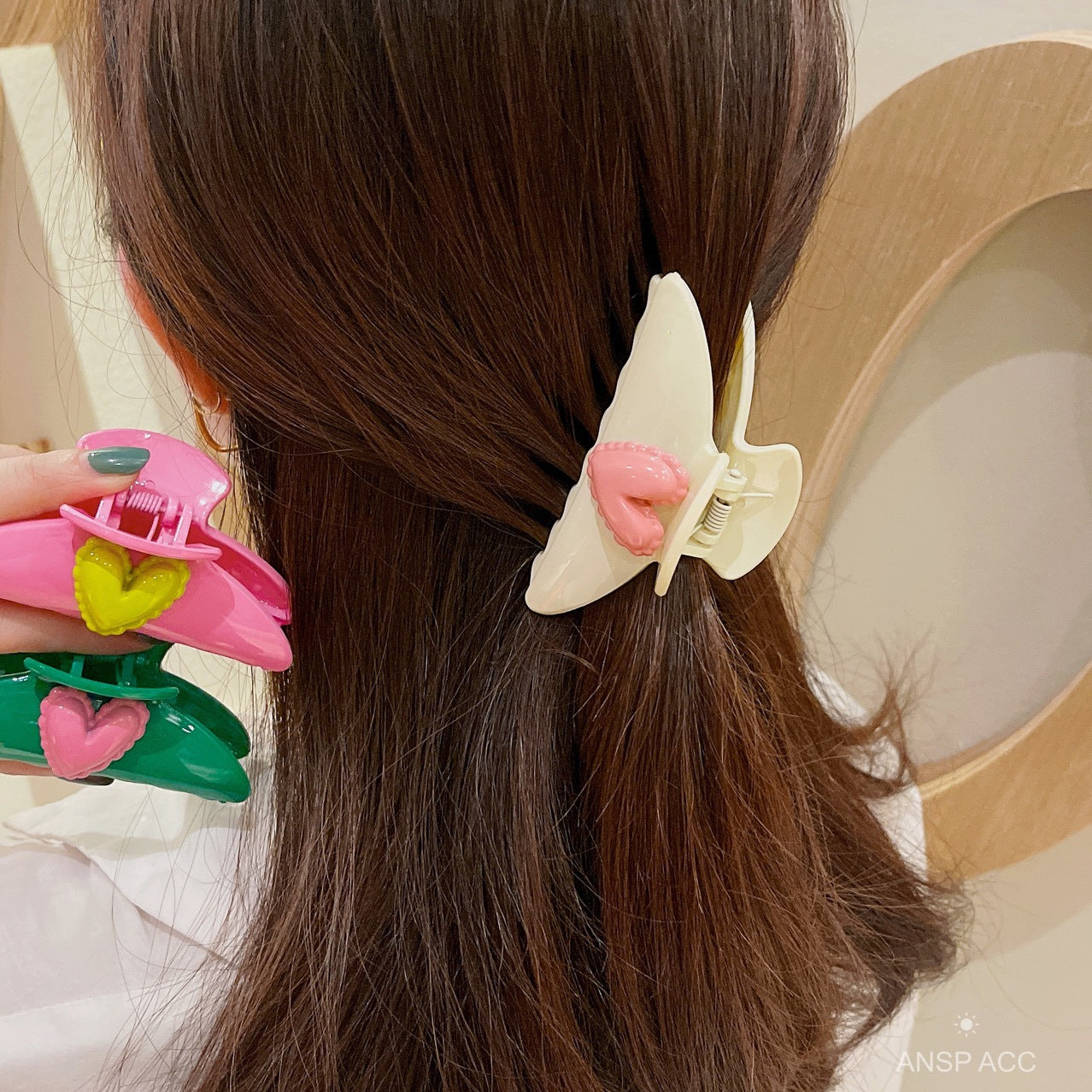 South Korea's Dongdaemun new summer popular color contrast love clip fashionable shark clip half ball hair clip female