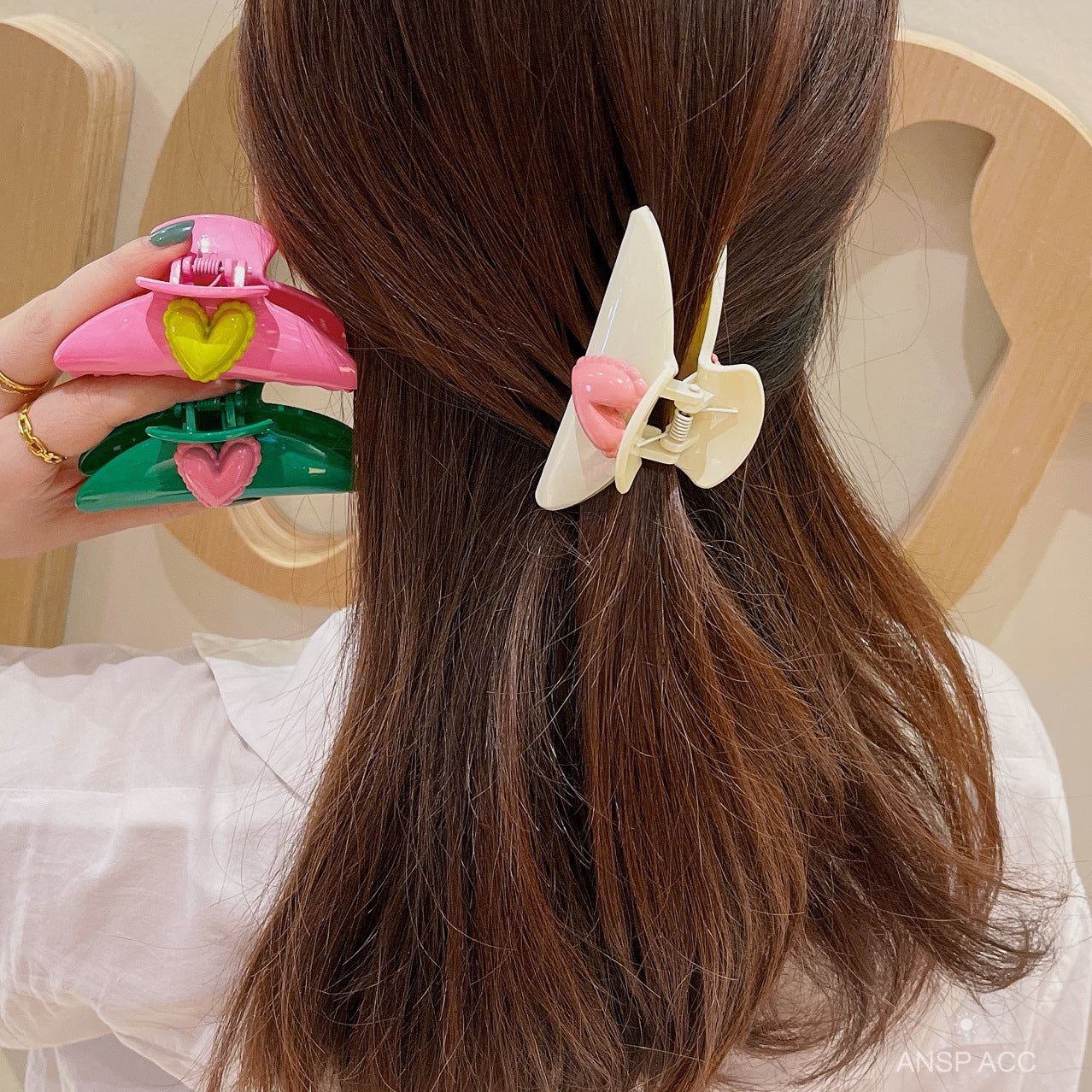 South Korea's Dongdaemun new summer popular color contrast love clip fashionable shark clip half ball hair clip female